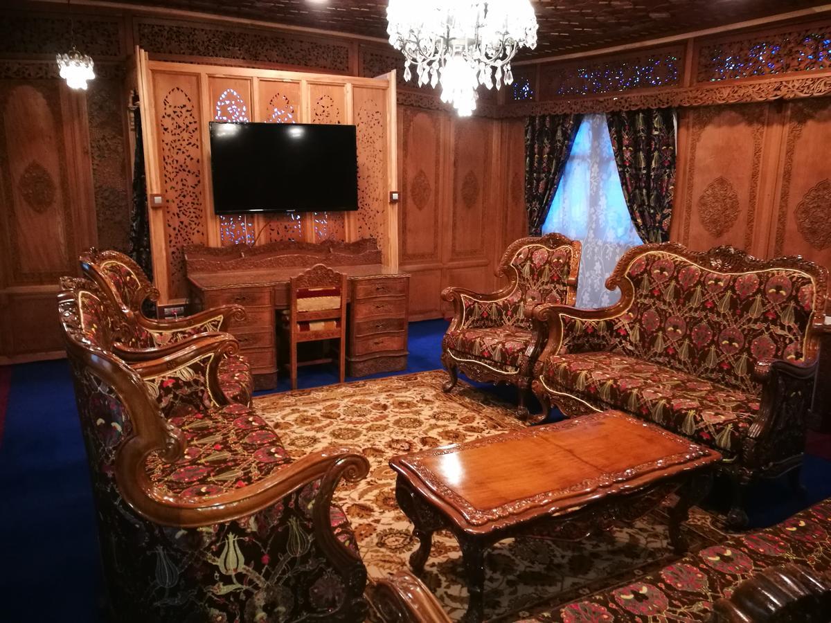 S Group Of Houseboat Hotel Srinagar  Bagian luar foto