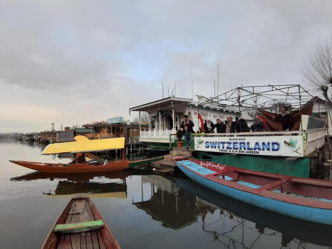 S Group Of Houseboat Hotel Srinagar  Bagian luar foto