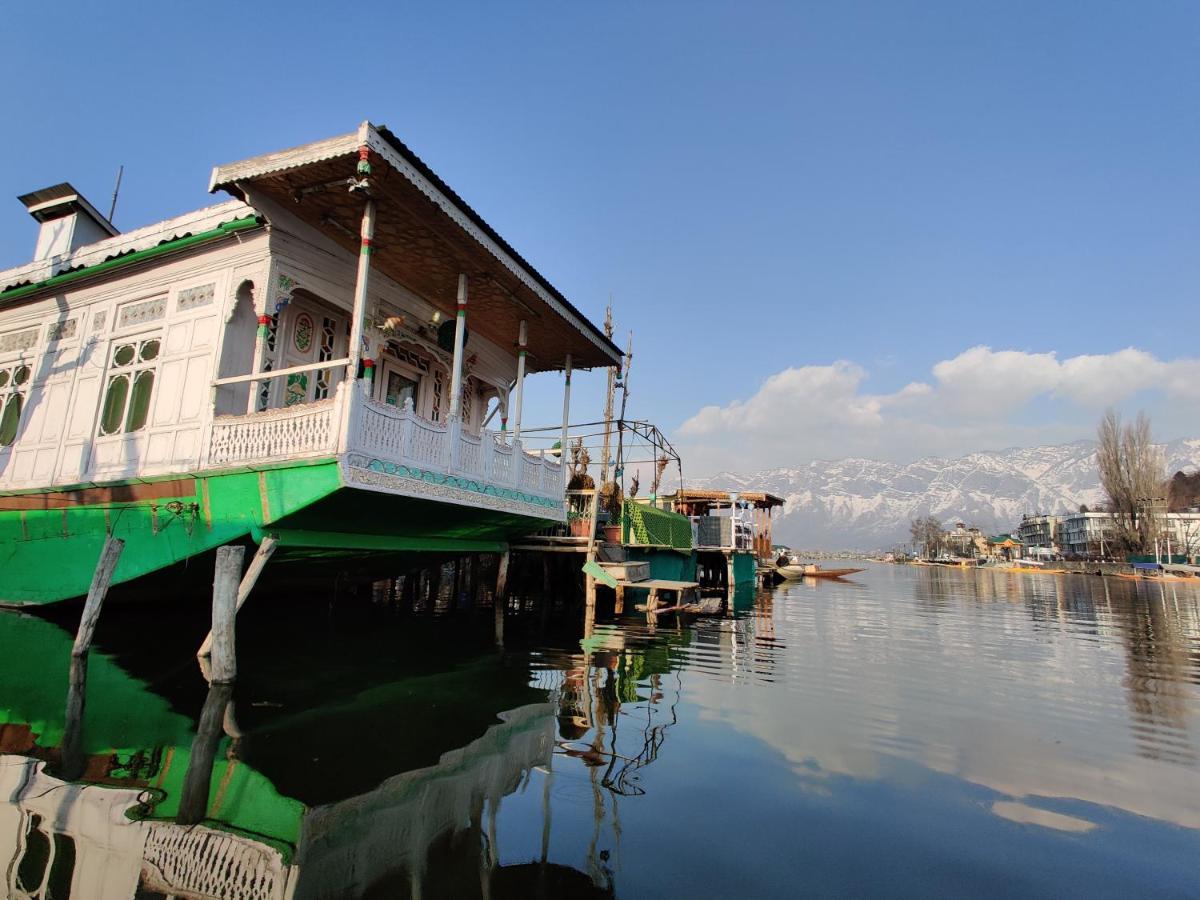 S Group Of Houseboat Hotel Srinagar  Bagian luar foto